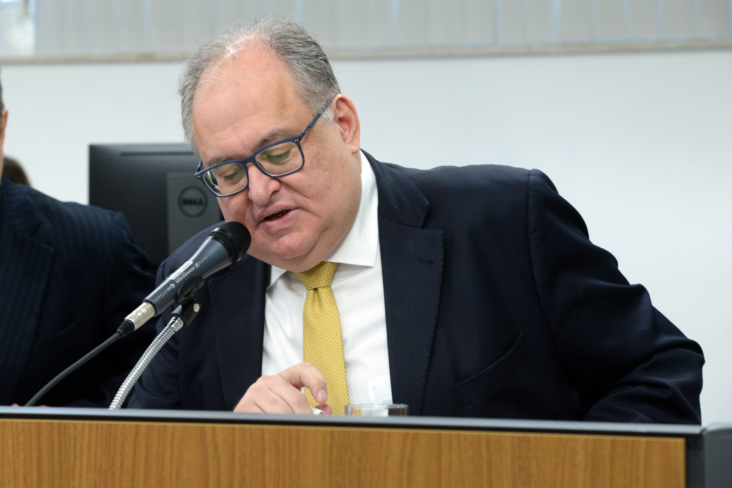Comissão de Constituição e Justiça - analisa proposições da comissão