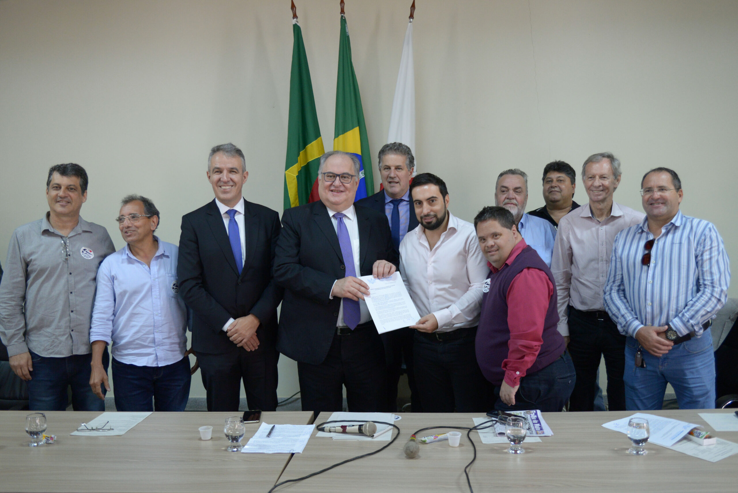 Comissão Extraordinária Pró-Ferrovias Mineiras - audiência pública para ouvir o prefeito e os vereadores do Município de Viçosa e receber documento com reivindicações referentes à destinação de recursos de multa pelo abandono de linhas ferrovi