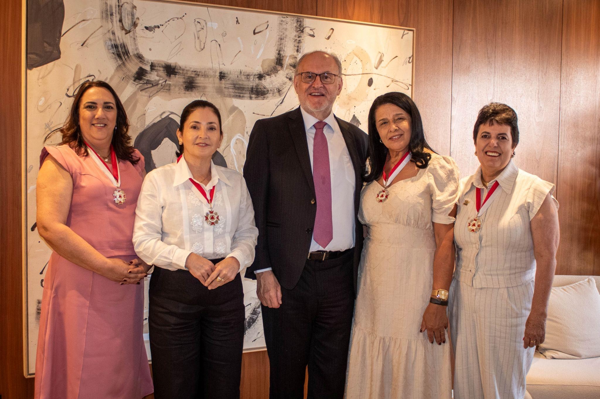 Mulheres à frente de municípios mineiros são agraciadas com Medalha do